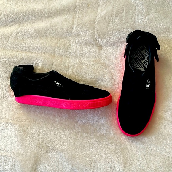 Puma (WMNS) PUMA Suede Bow Block Casual Black/Pink Skate Shoes - Picture 1 of 7